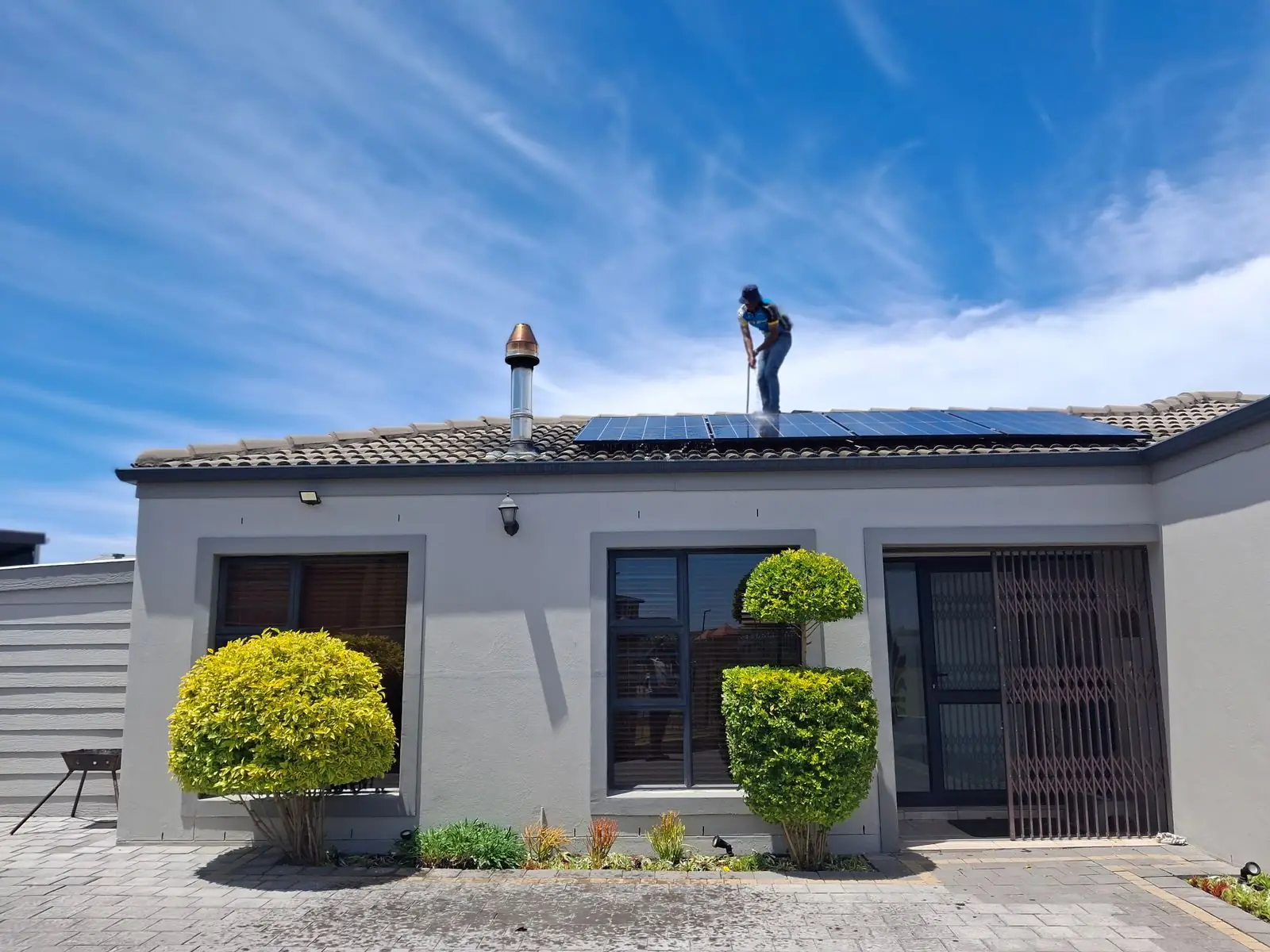 Zonnepanelen met thuisbatterij (accu) in één keer: zo pak je het aan