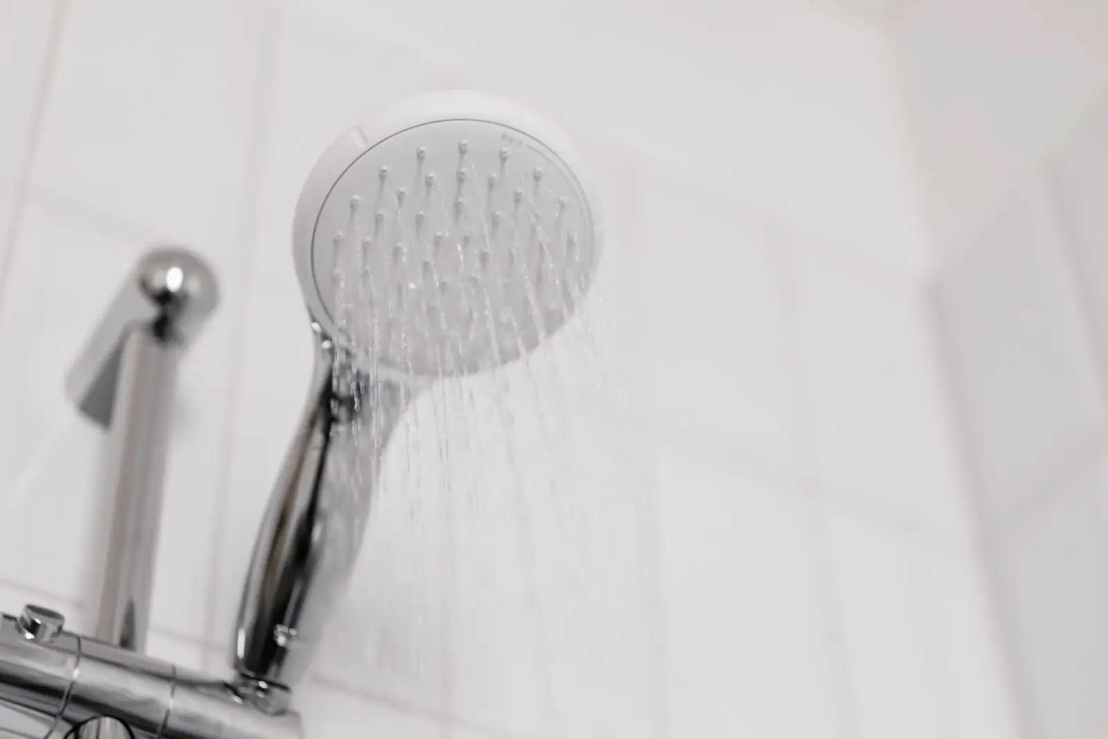 Gasverbruik in de zomer: zo zie je wat je aan warm water kwijt bent