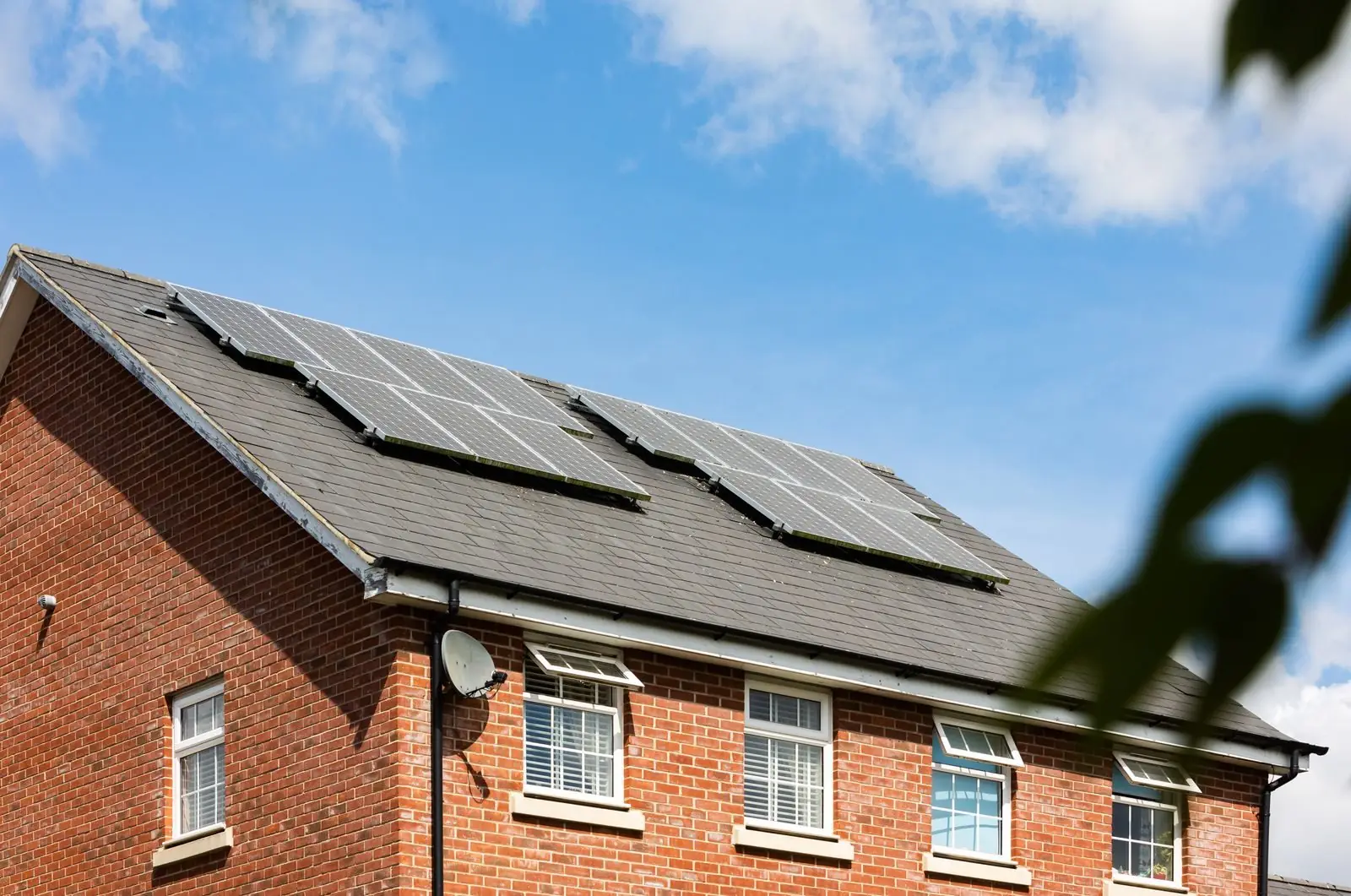 Warmtepomp en zonnepanelen combineren: hoe haal je er het meeste uit?